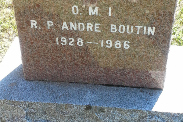 Photo du monument du Père André Boutin.