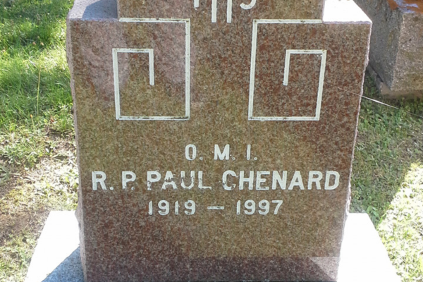 Photo du monument du Père Paul Chenard .