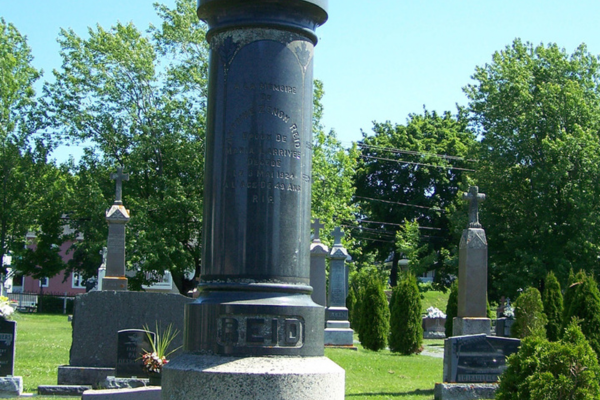 Photo du monument de la Famille Reid.
